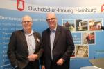 <p>Vorstandsmitglied der Dachdecker-Innung Hamburg Christian Wiese mit Vizepr&auml;sident der HWK Hamburg Thomas Rath (v.l.)</p>